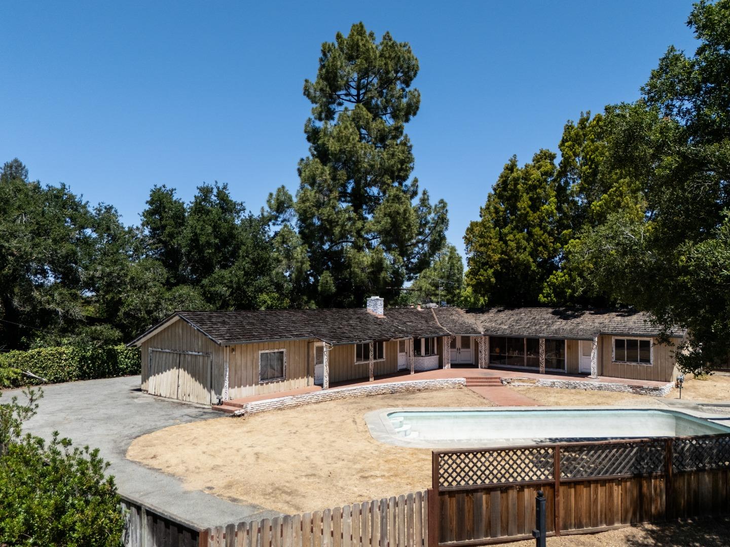 225 Live Oak LN