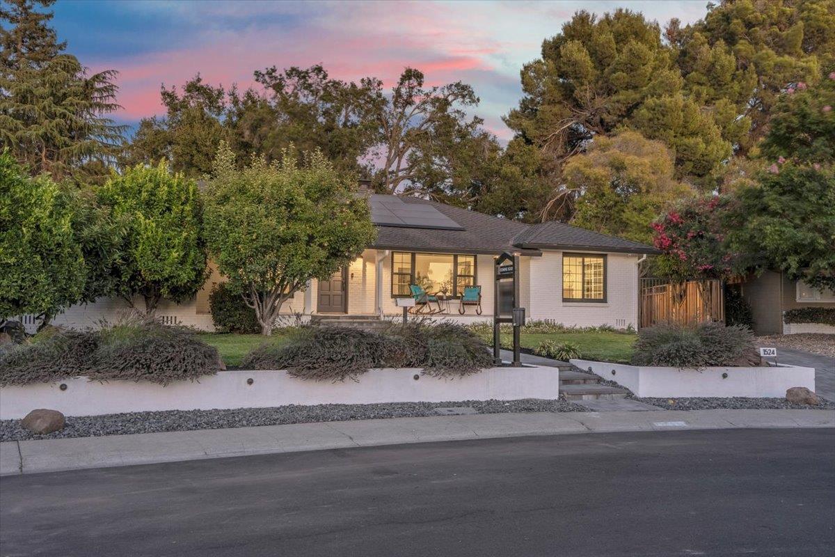 1524 Santa Maria Avenue