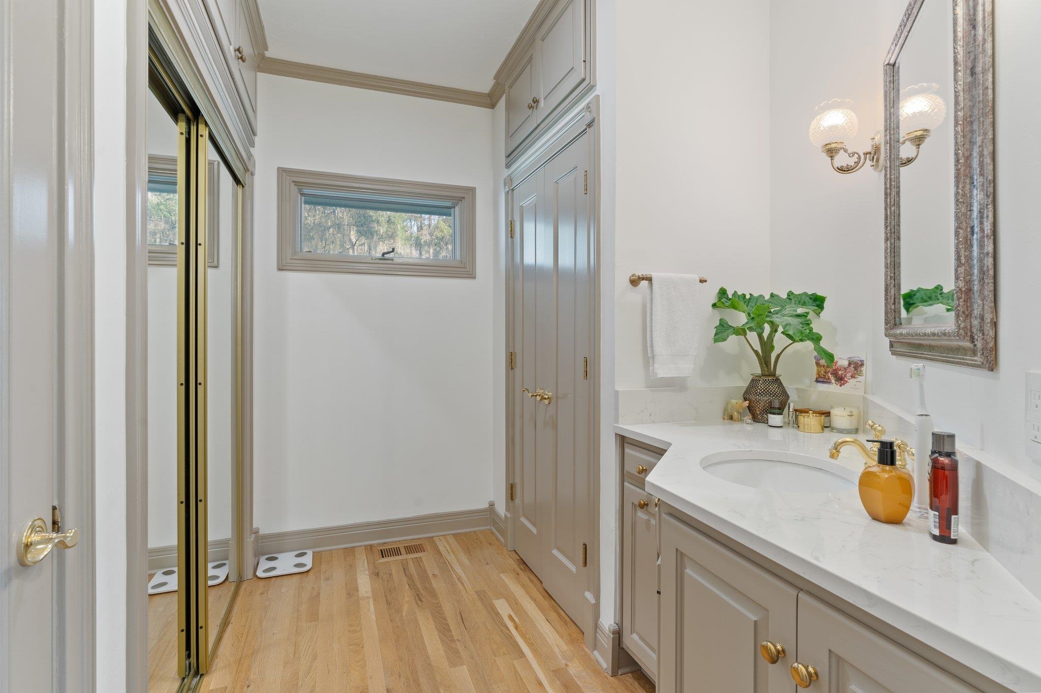 6064 Miller Landing Cove