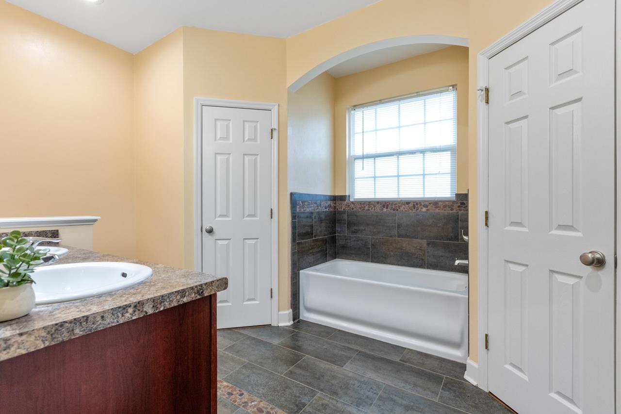 6145 Observation Circle