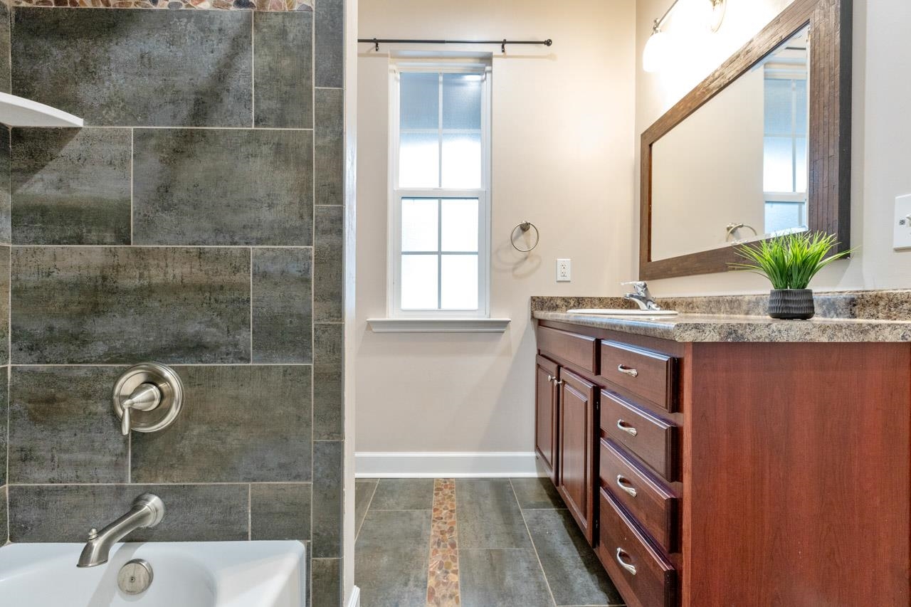 6145 Observation Circle