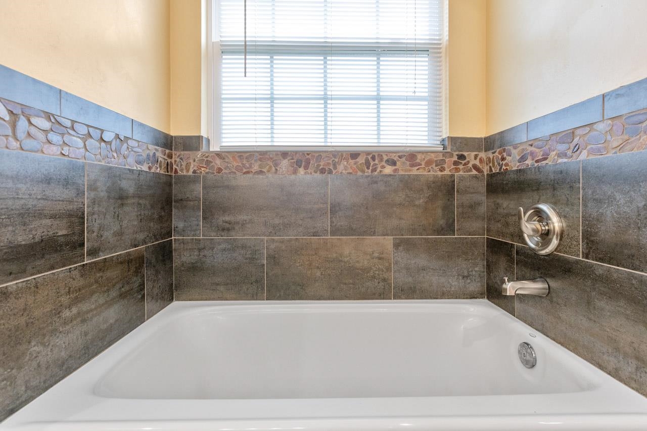 6145 Observation Circle