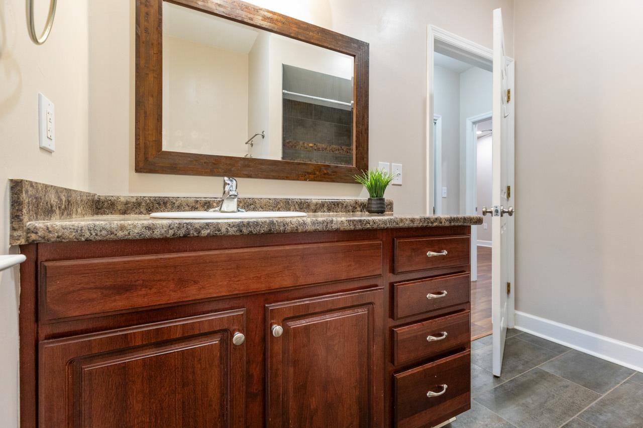 6145 Observation Circle