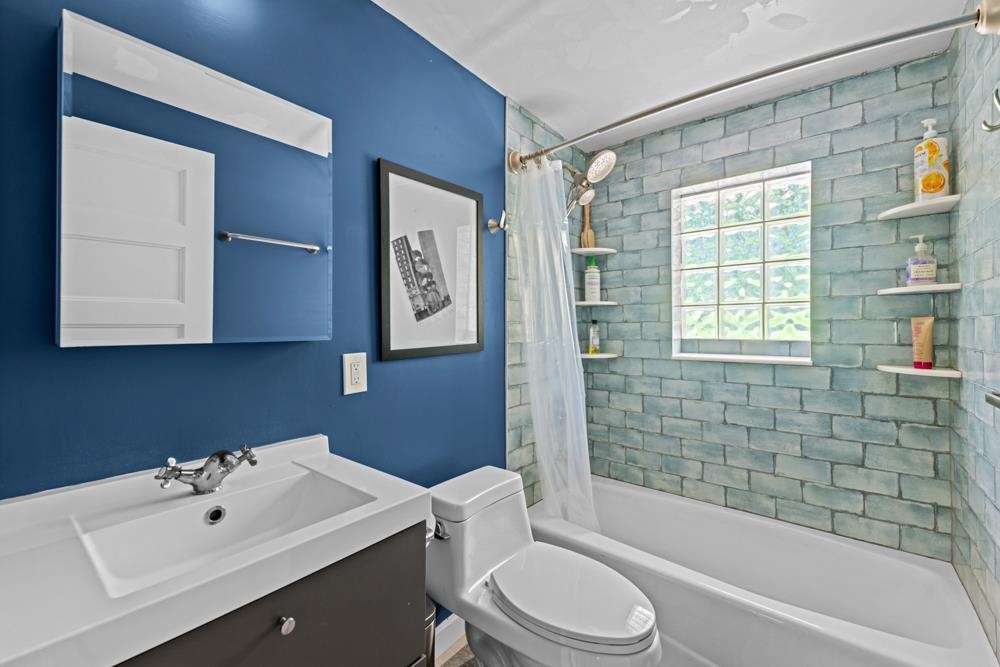 1802 W Indianhead Drive