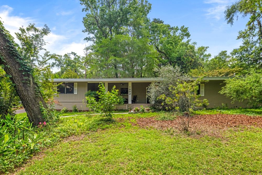 1802 W Indianhead Drive