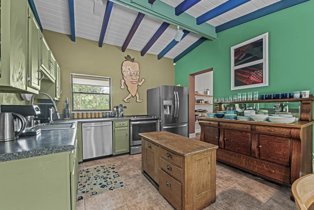 1802 W Indianhead Drive