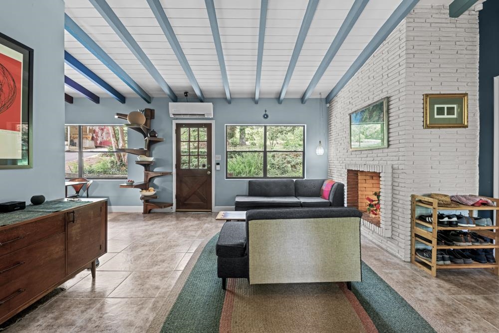 1802 W Indianhead Drive