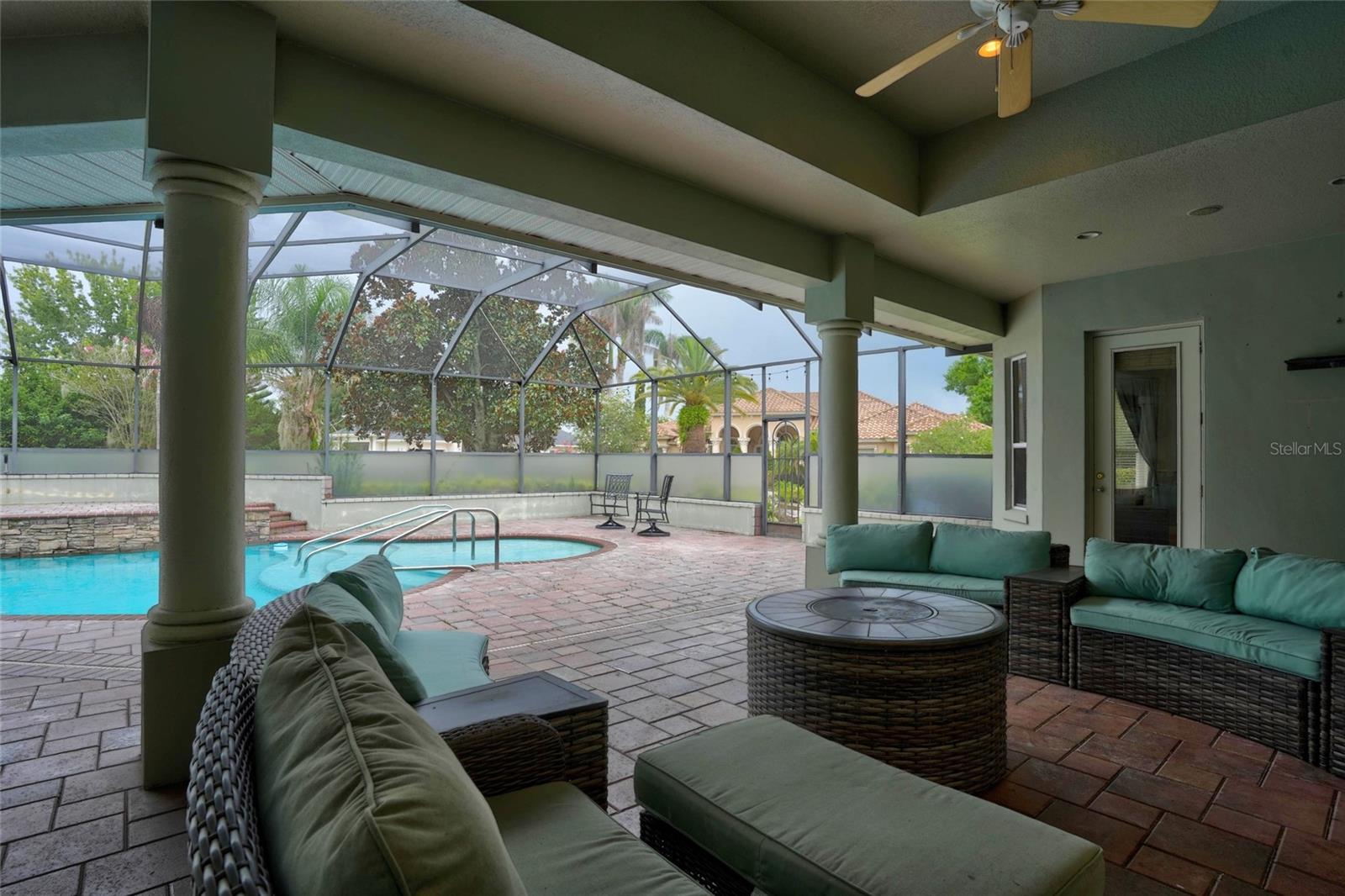 9480 WATERFORD OAKS DR