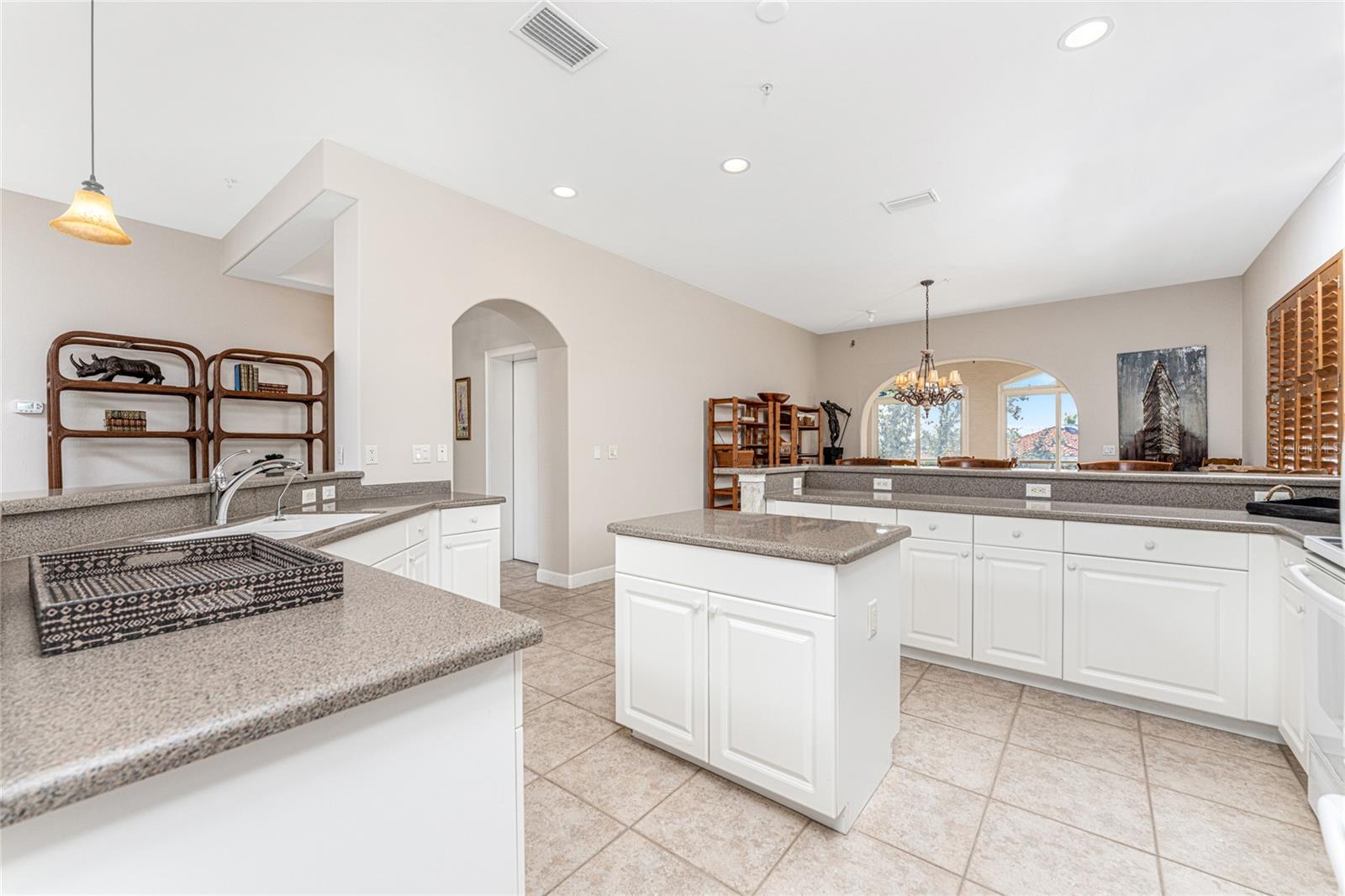 3228 SUNSET KEY CIR #103