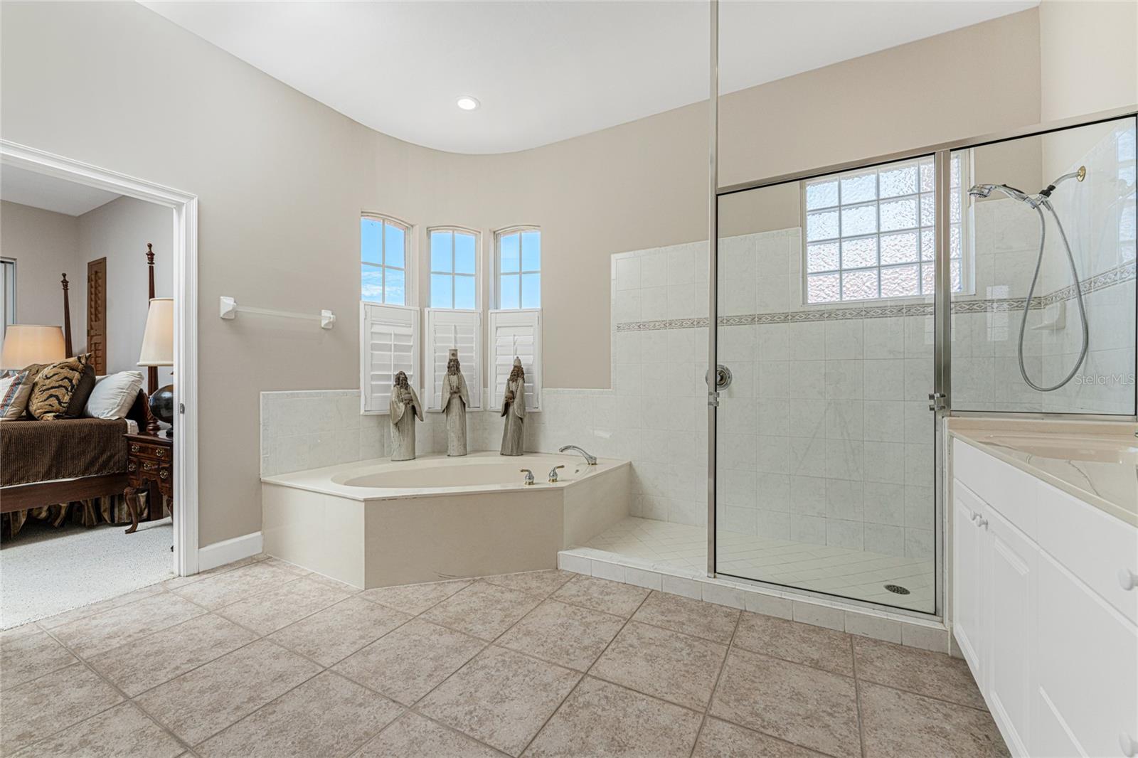 3228 SUNSET KEY CIR #103