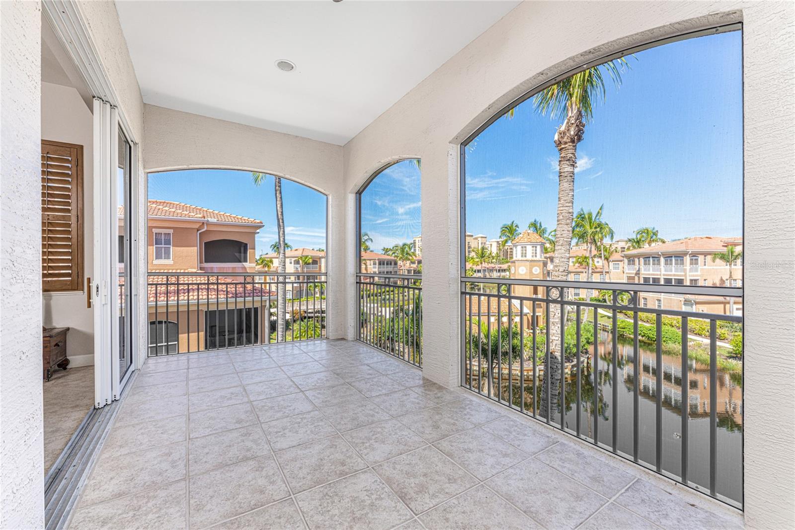 3228 SUNSET KEY CIR #103