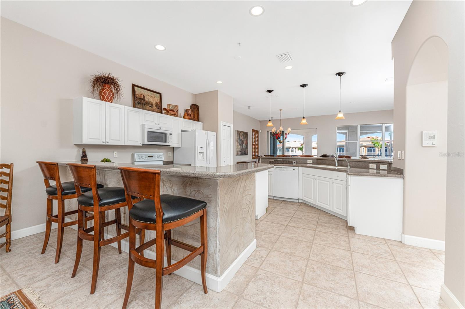 3228 SUNSET KEY CIR #103