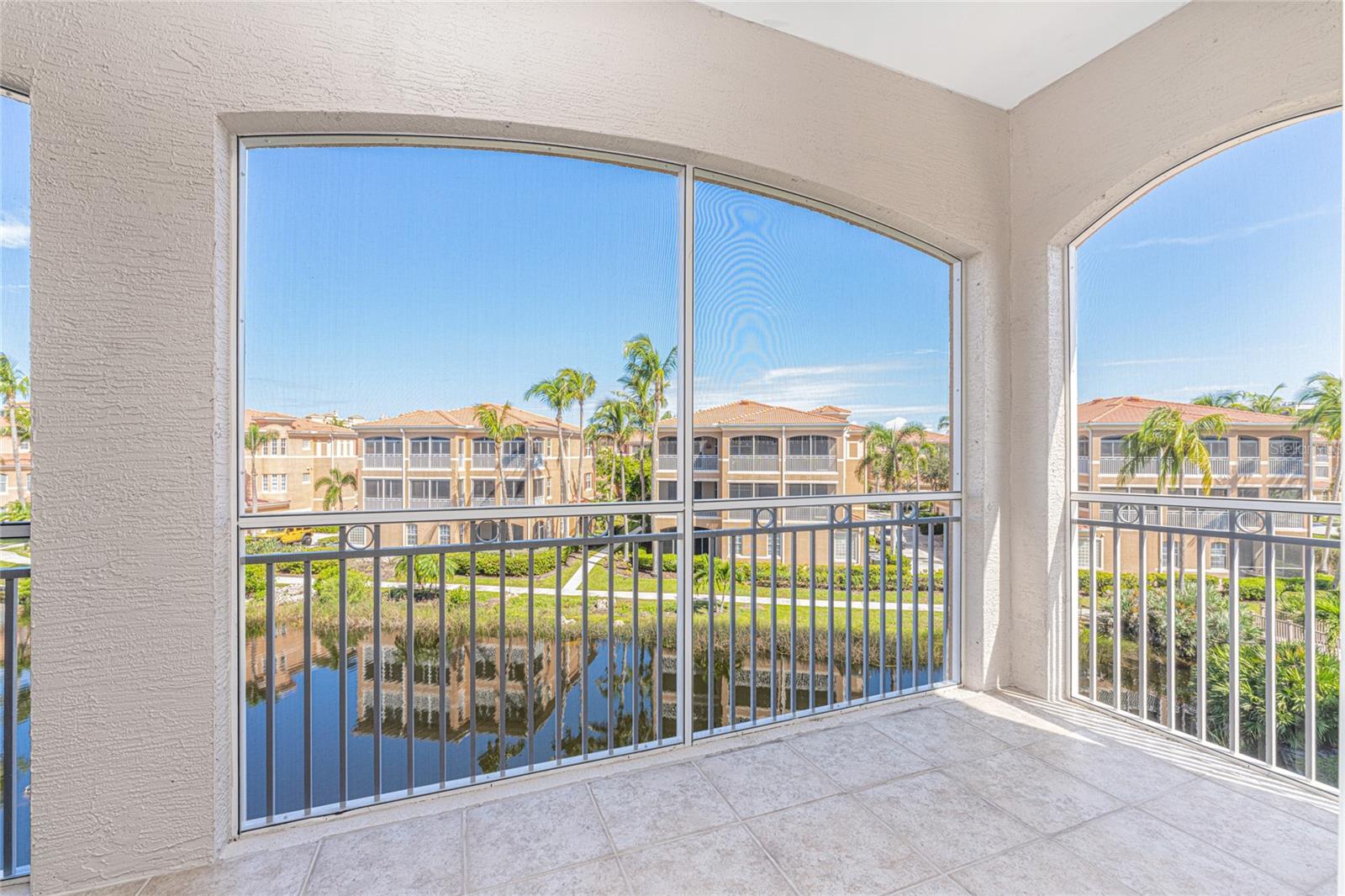 3228 SUNSET KEY CIR #103