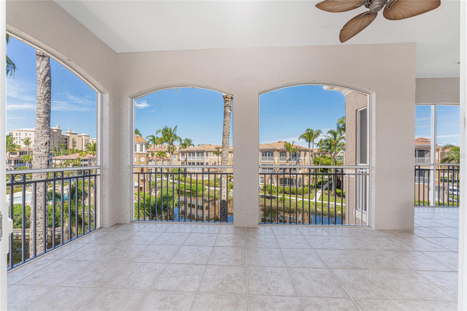 3228 SUNSET KEY CIR #103