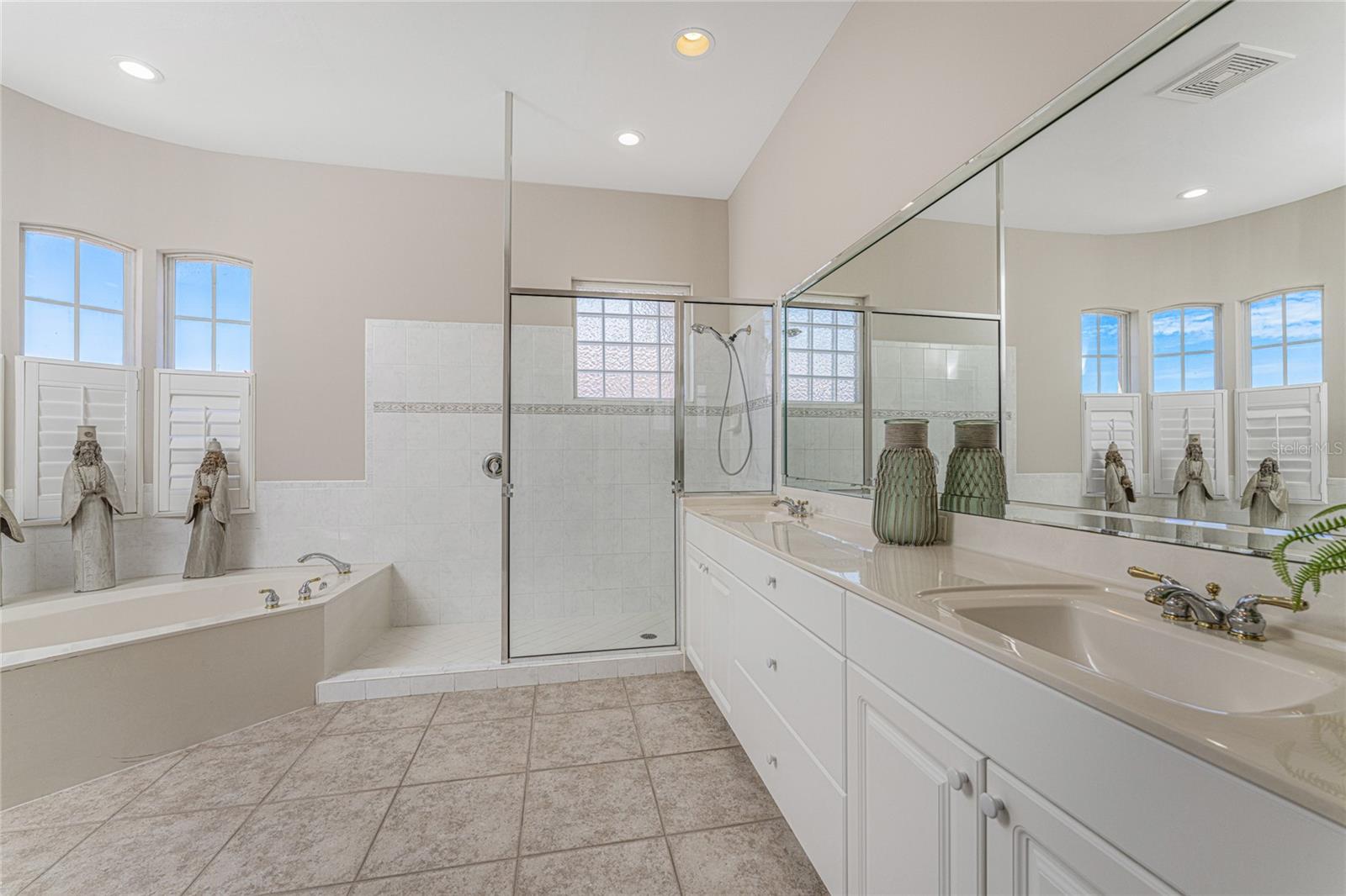 3228 SUNSET KEY CIR #103