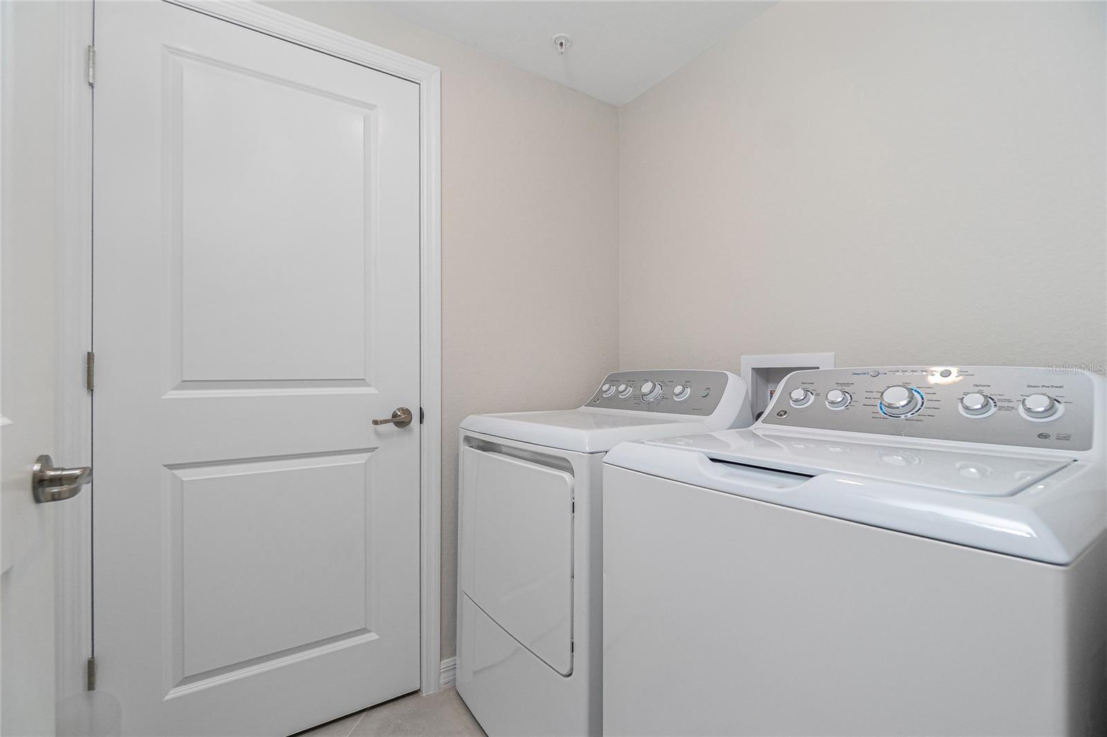 14156 POPPY FIELD LOOP #4412