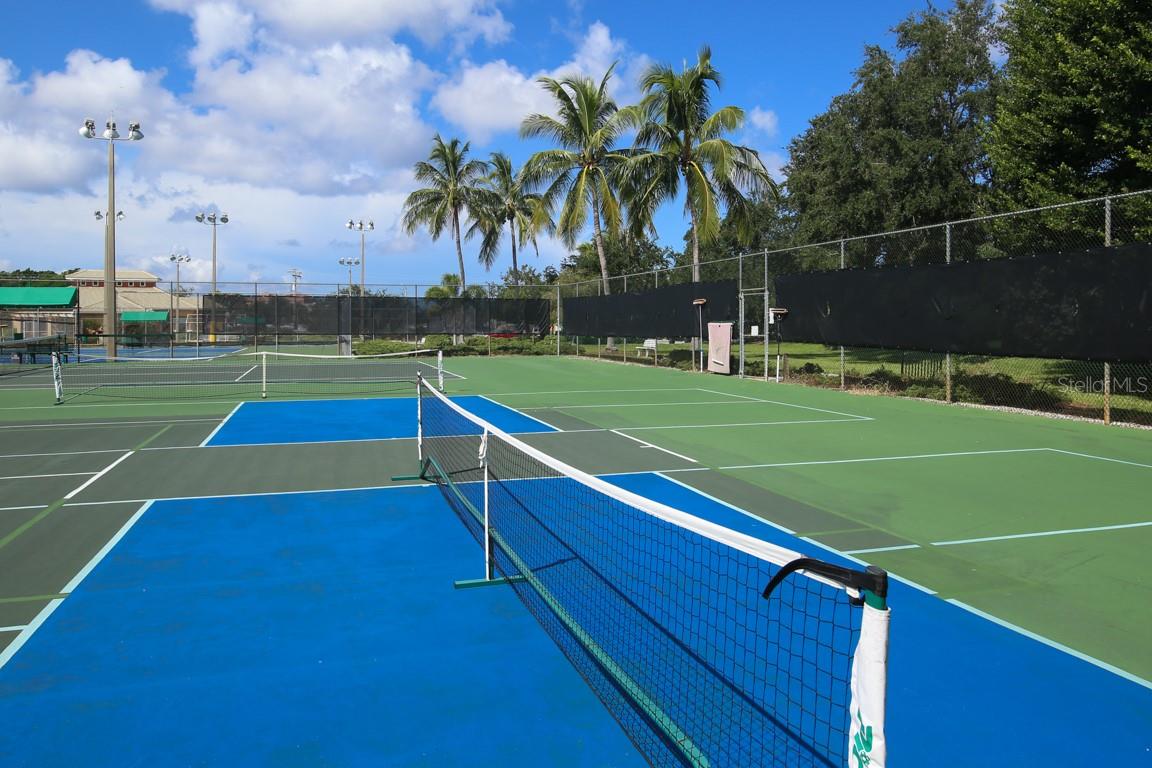 3451 SUNSET KEY CIR #102