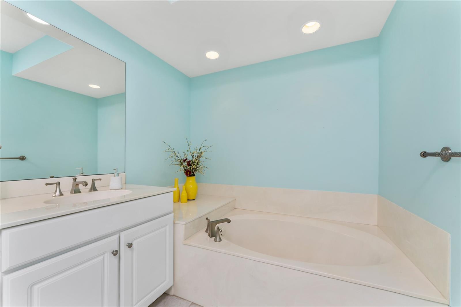 3321 SUNSET KEY CIR #104