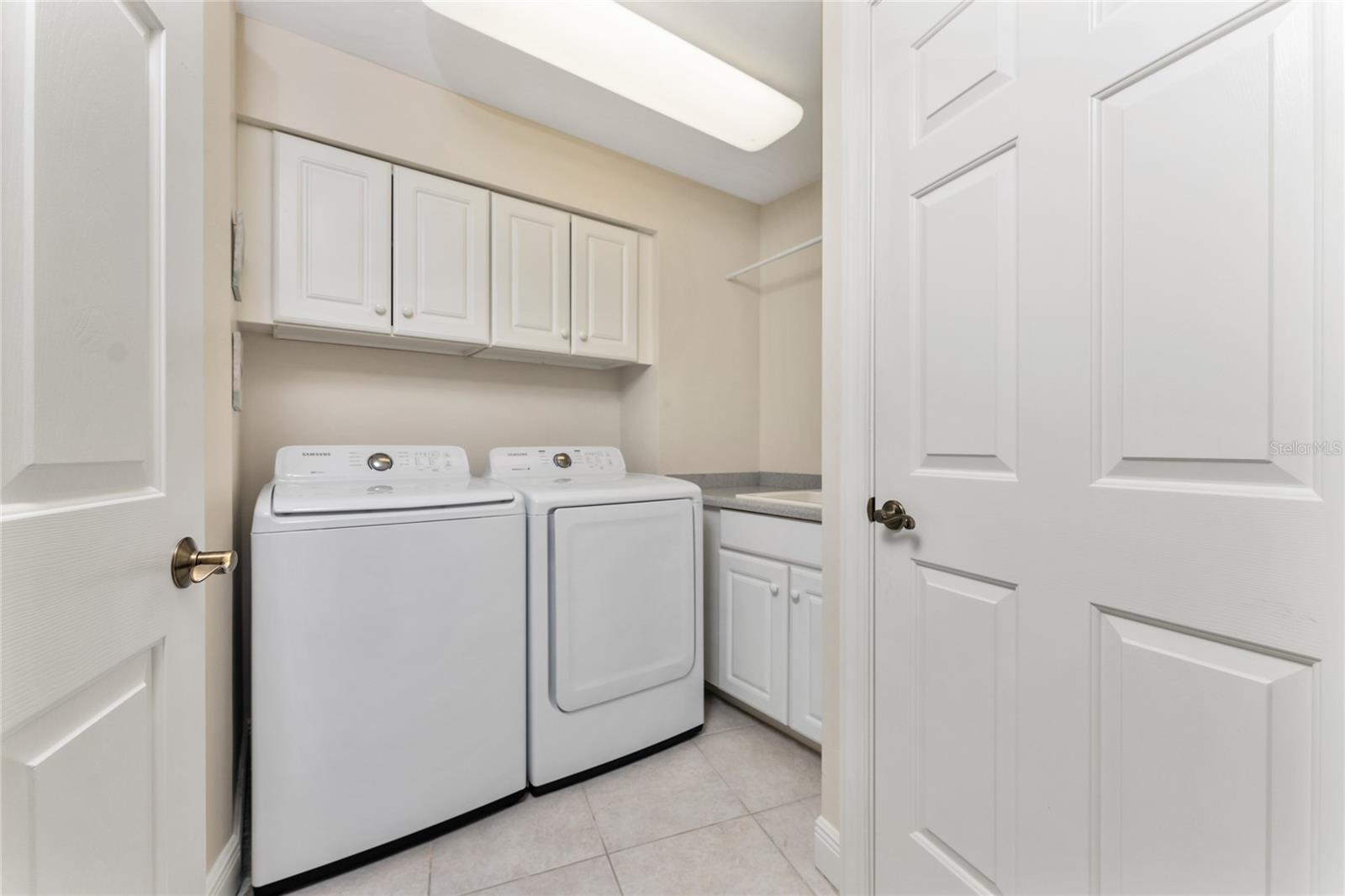 3321 SUNSET KEY CIR #104