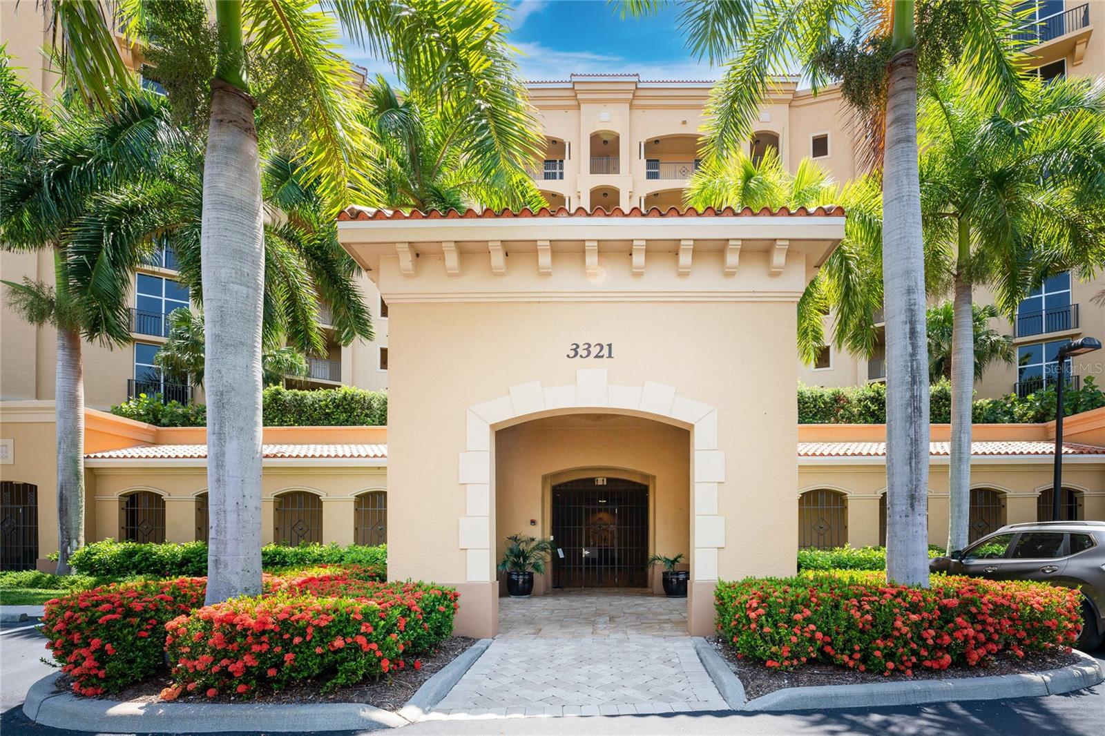 3321 SUNSET KEY CIR #104