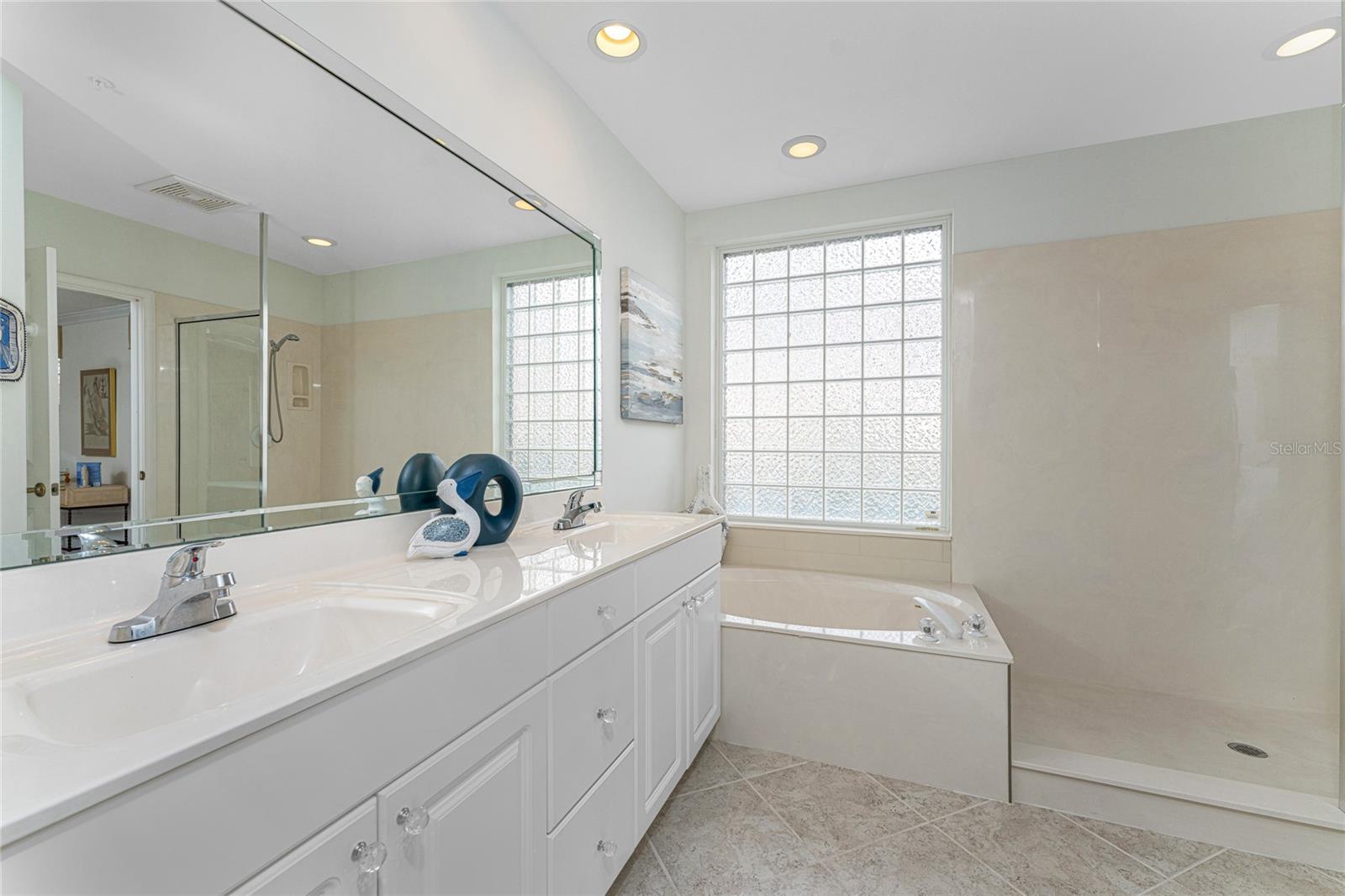 3224 SUNSET KEY CIR #101