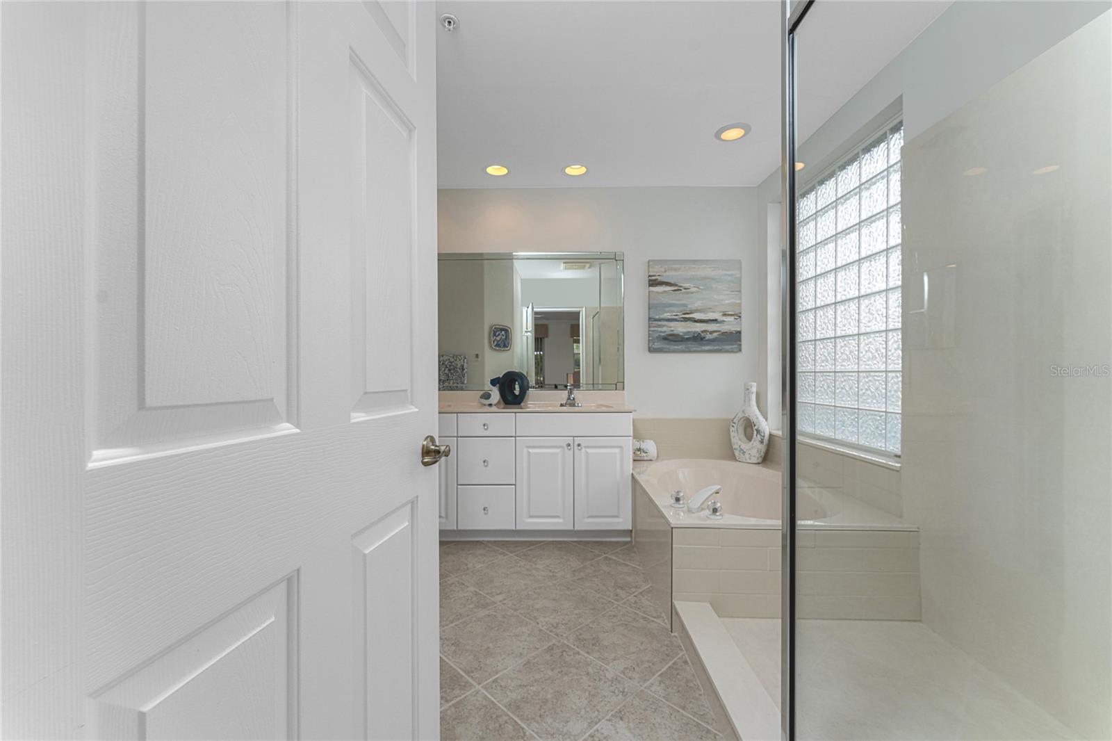 3224 SUNSET KEY CIR #101