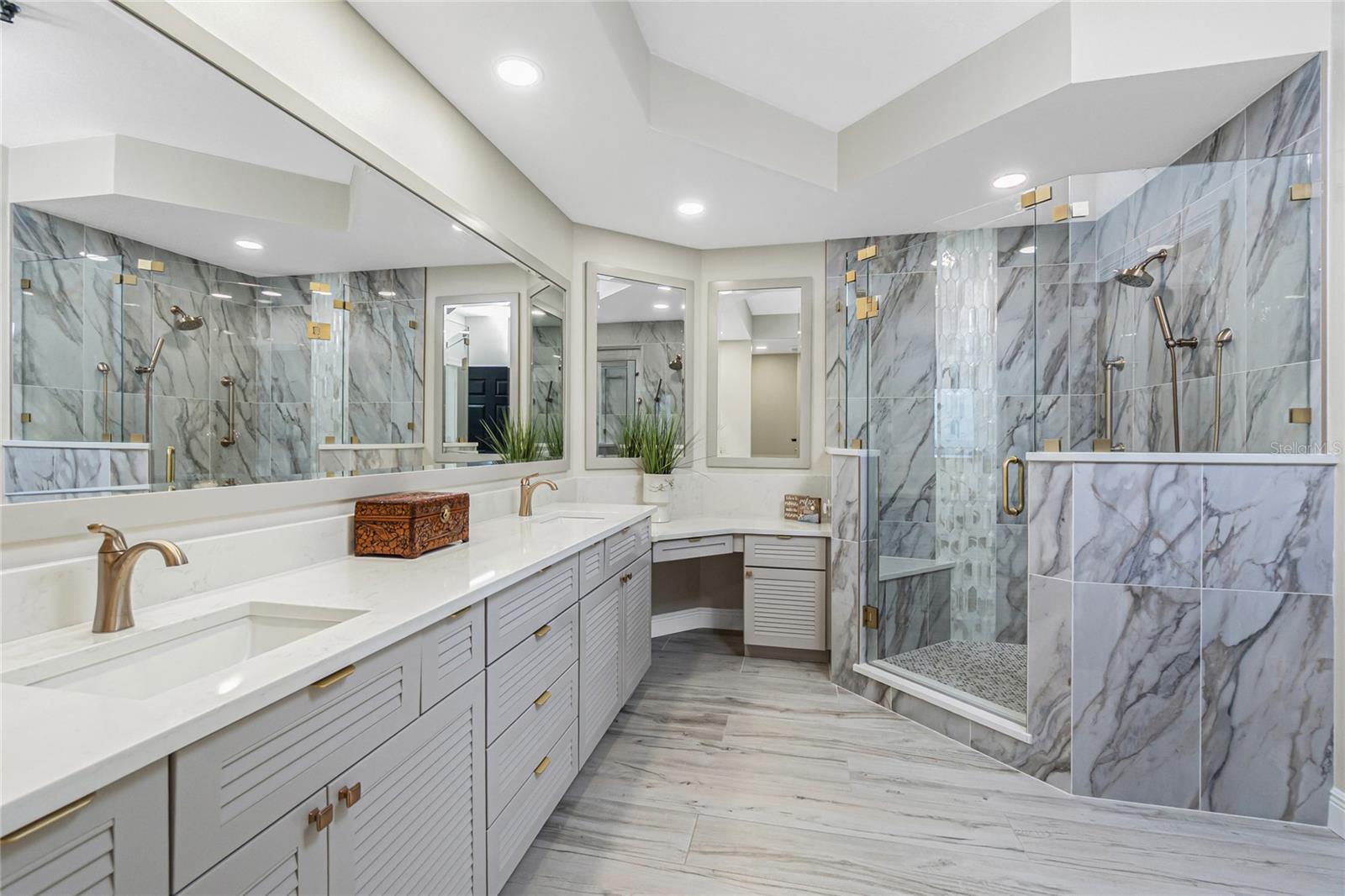 3313 SUNSET KEY CIR #701