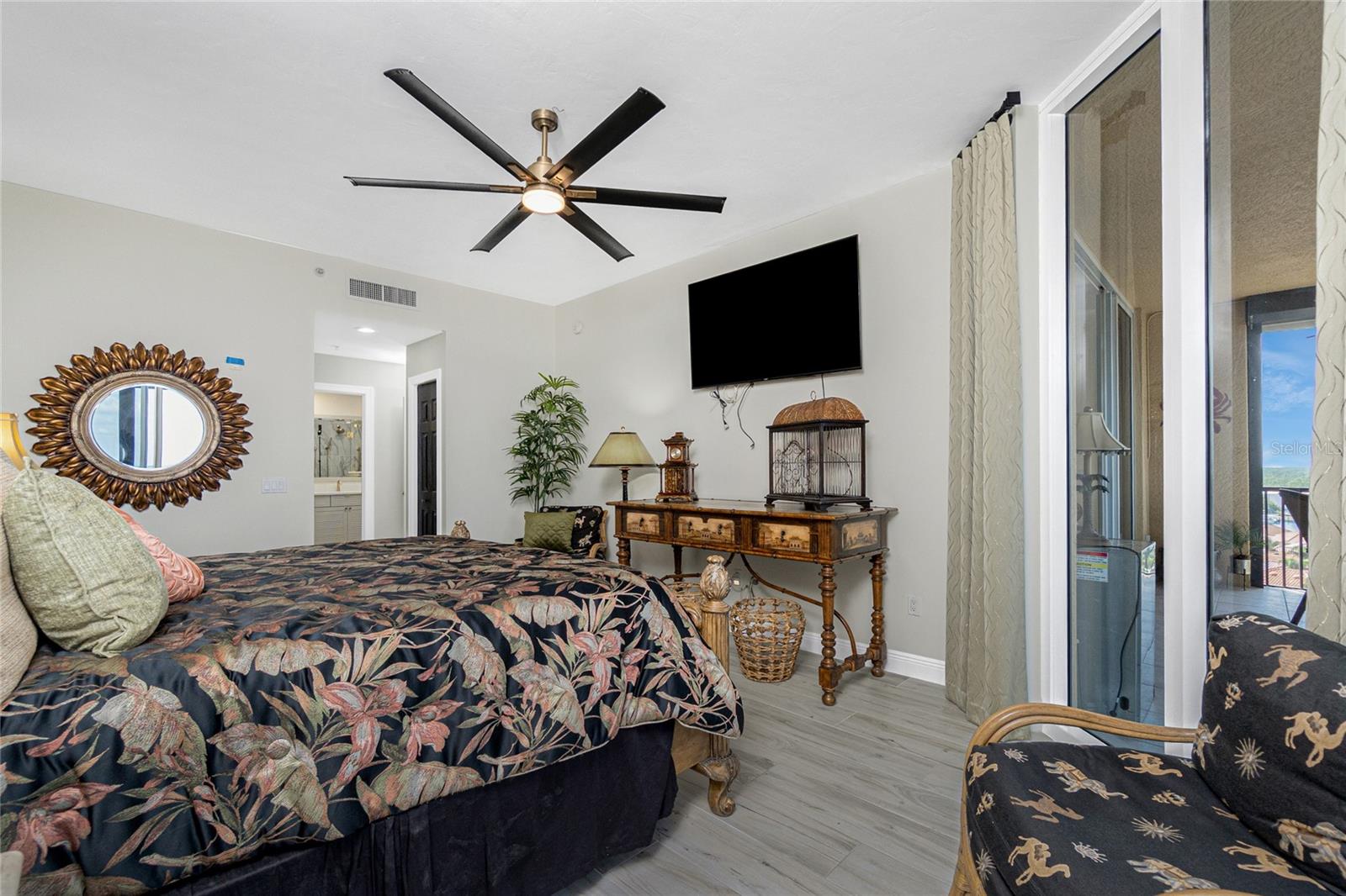 3313 SUNSET KEY CIR #701