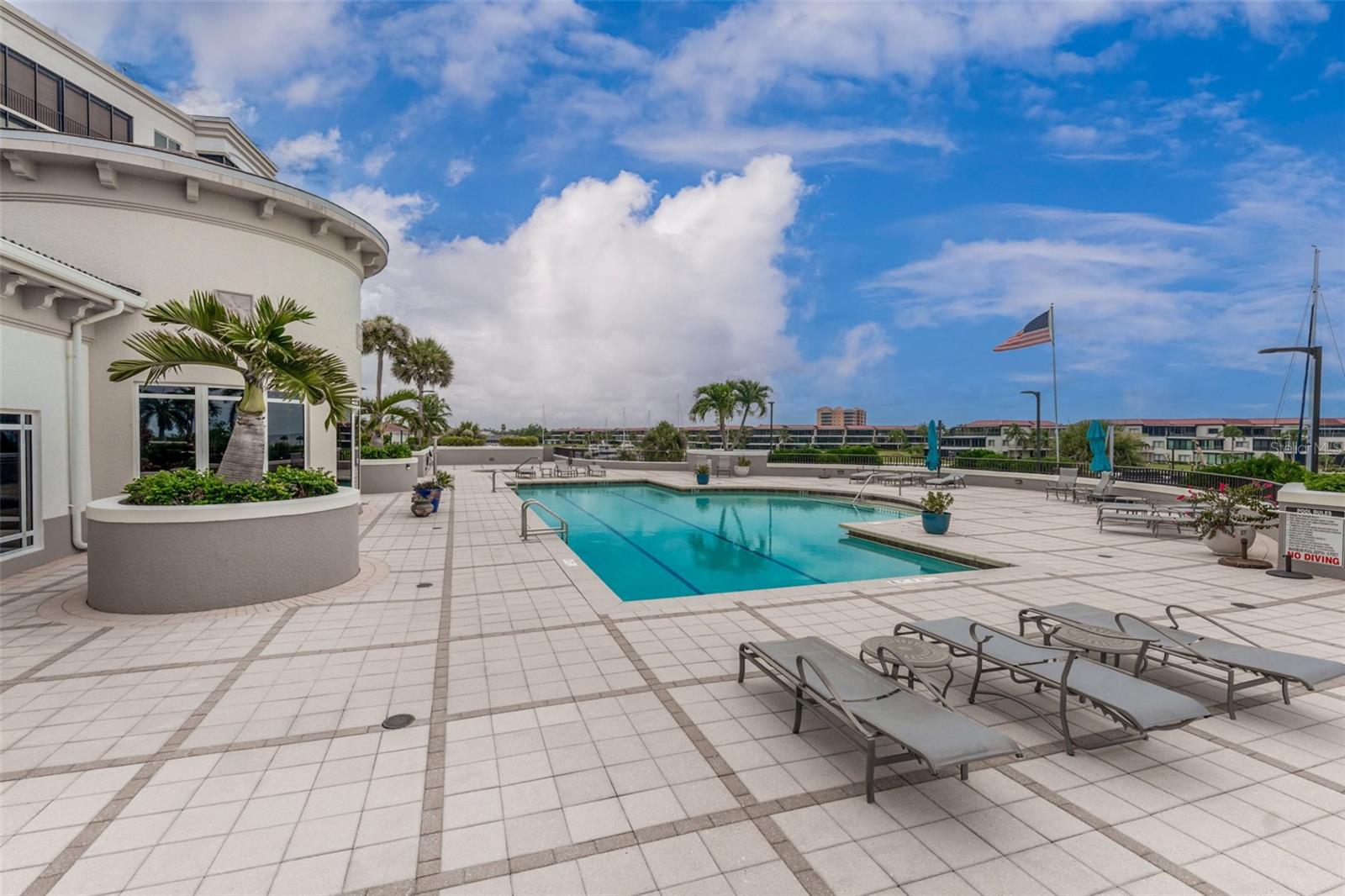 3313 SUNSET KEY CIR #701