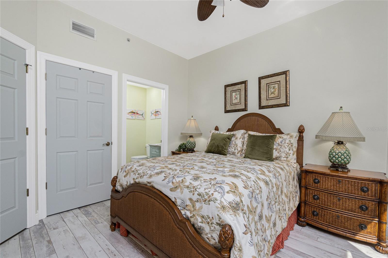 3313 SUNSET KEY CIR #701