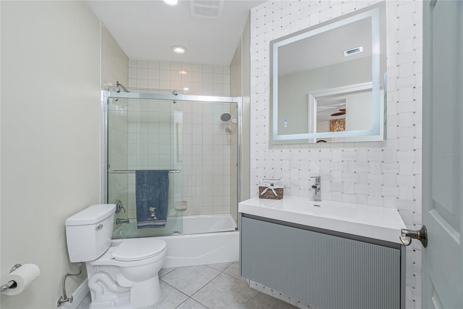 3313 SUNSET KEY CIR #701
