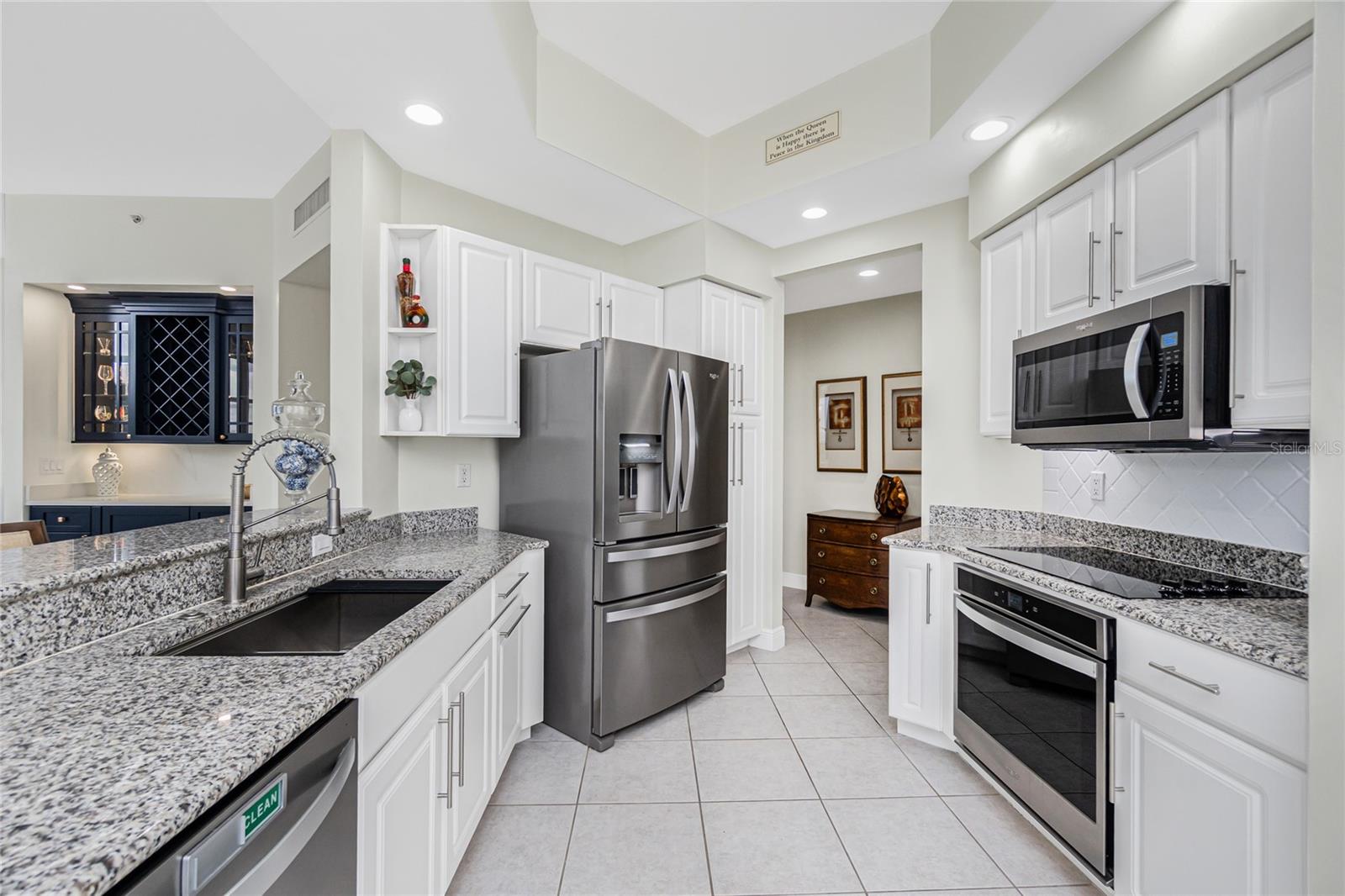 3313 SUNSET KEY CIR #701