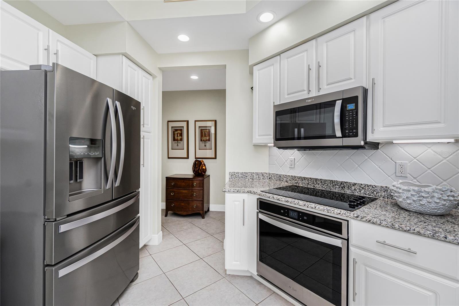 3313 SUNSET KEY CIR #701