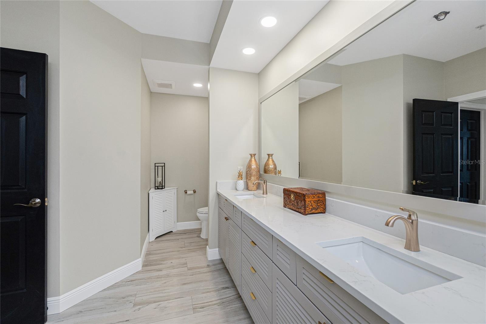 3313 SUNSET KEY CIR #701