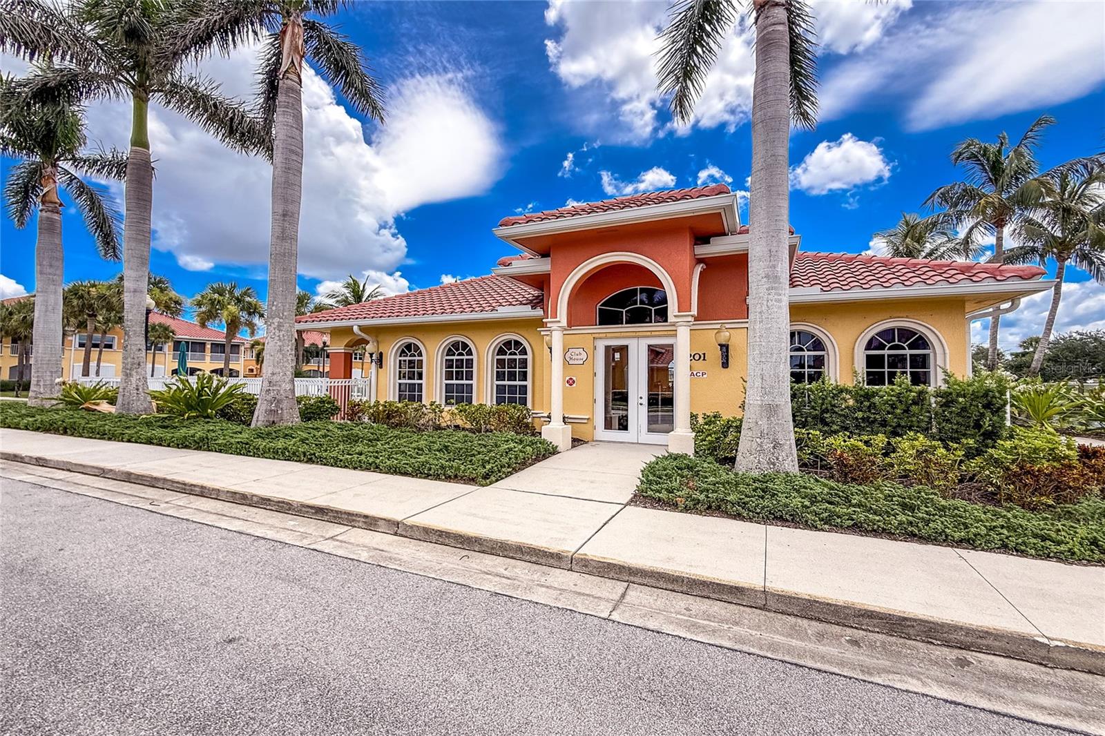 175 SHADROE COVE CIR #1104