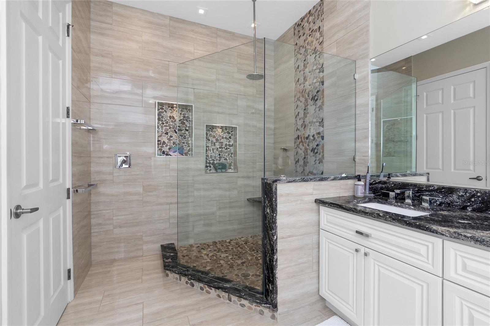 175 SHADROE COVE CIR #1104