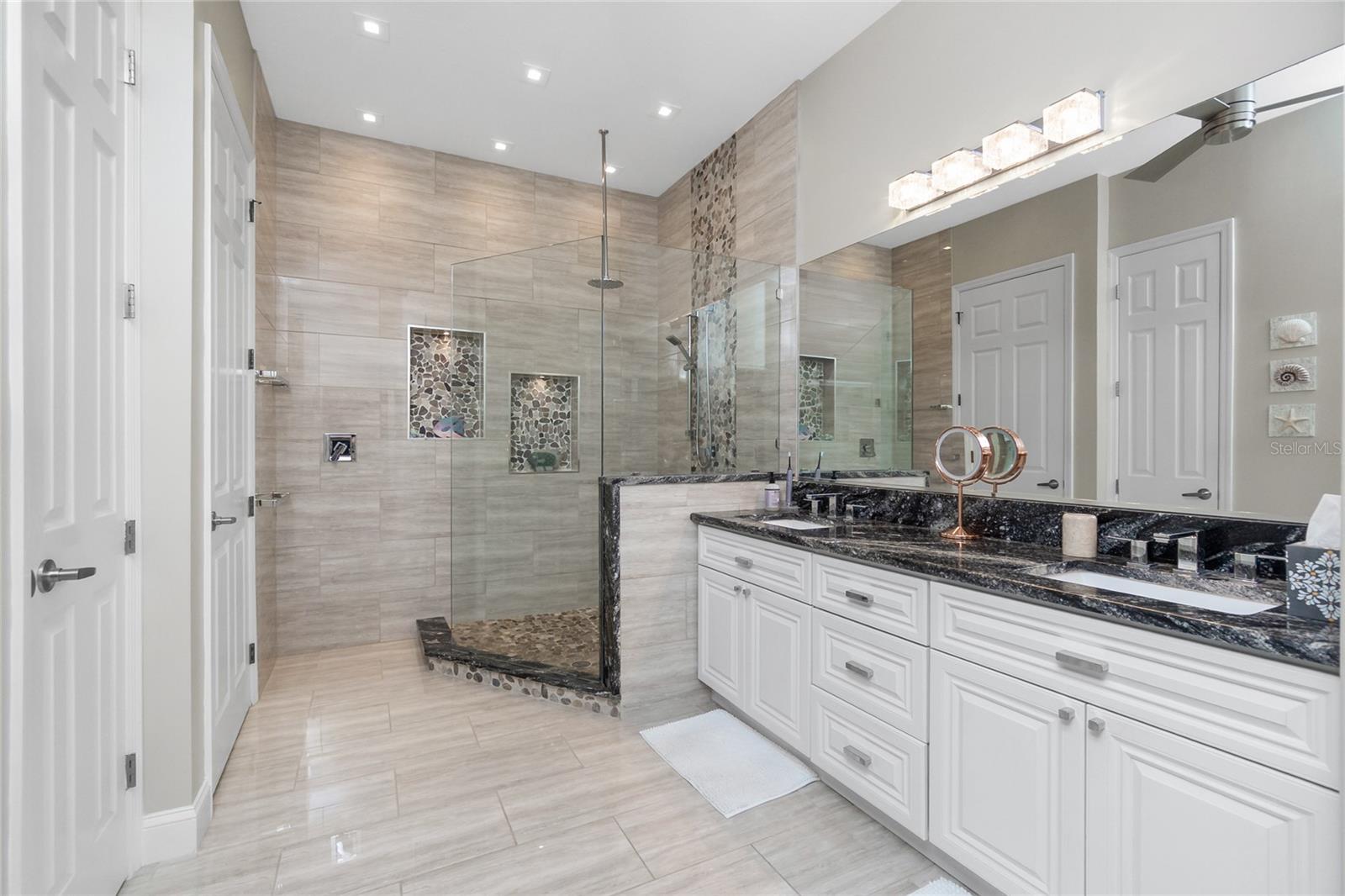 175 SHADROE COVE CIR #1104