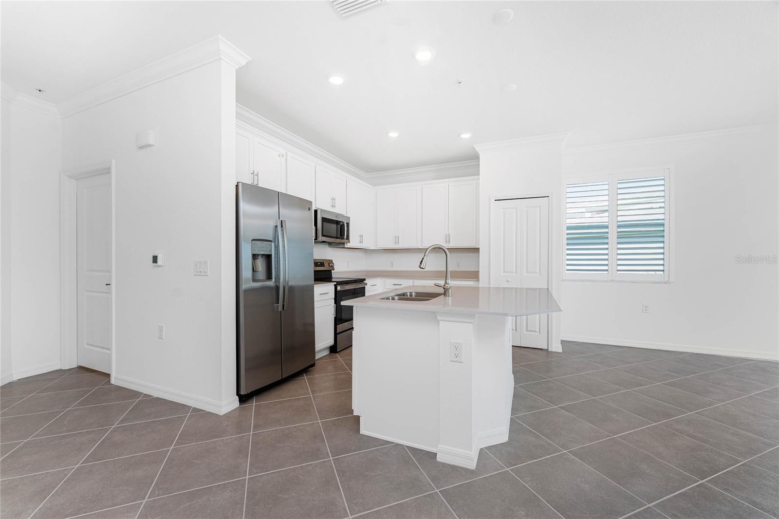 14121 HERITAGE LANDING BLVD #731