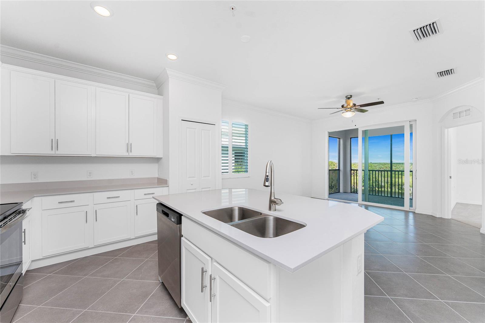 14121 HERITAGE LANDING BLVD #731