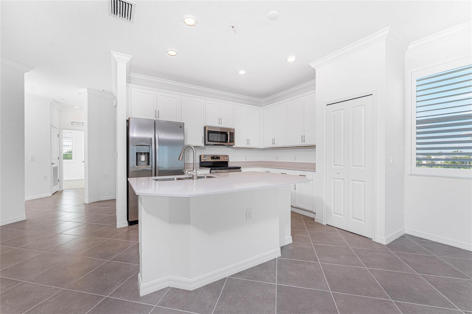 14121 HERITAGE LANDING BLVD #731