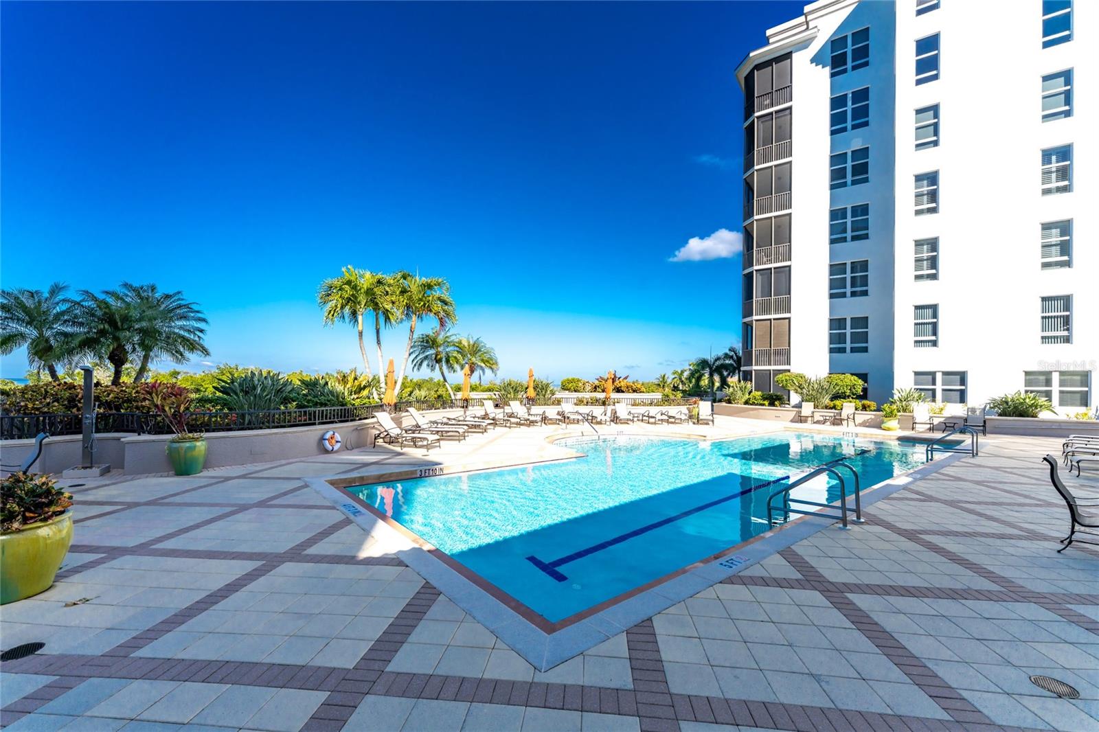 3329 SUNSET KEY CIR #301