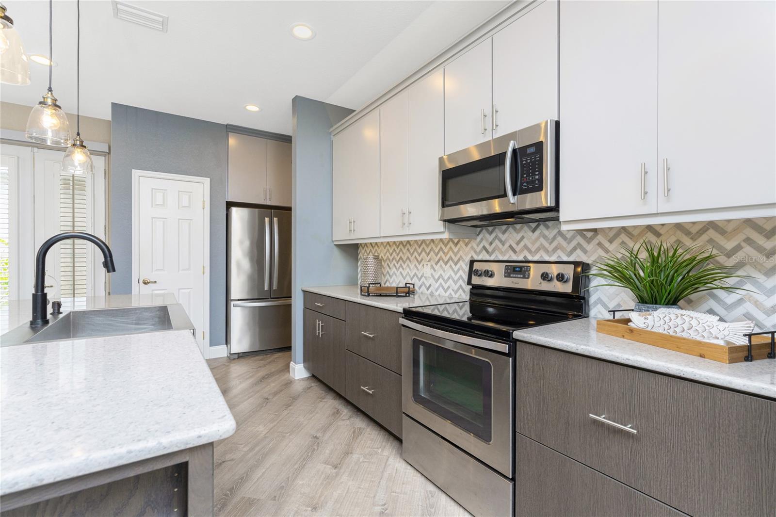 17929 COURTSIDE LANDINGS CIR