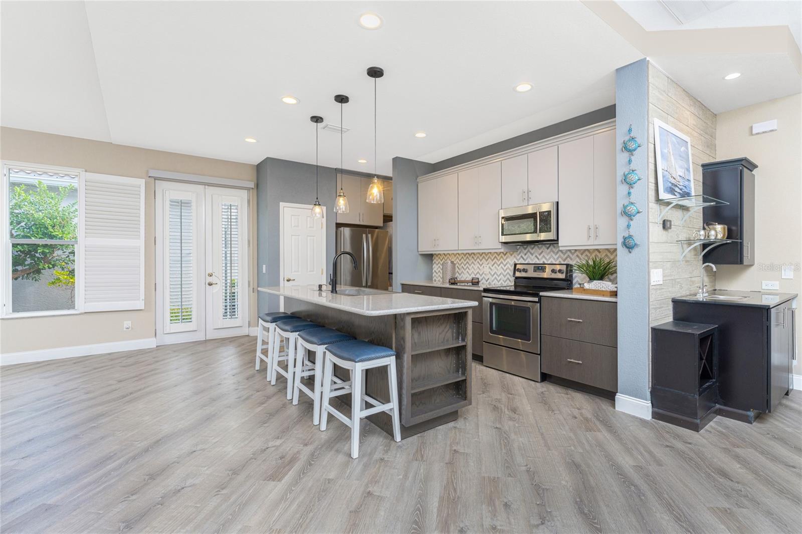 17929 COURTSIDE LANDINGS CIR