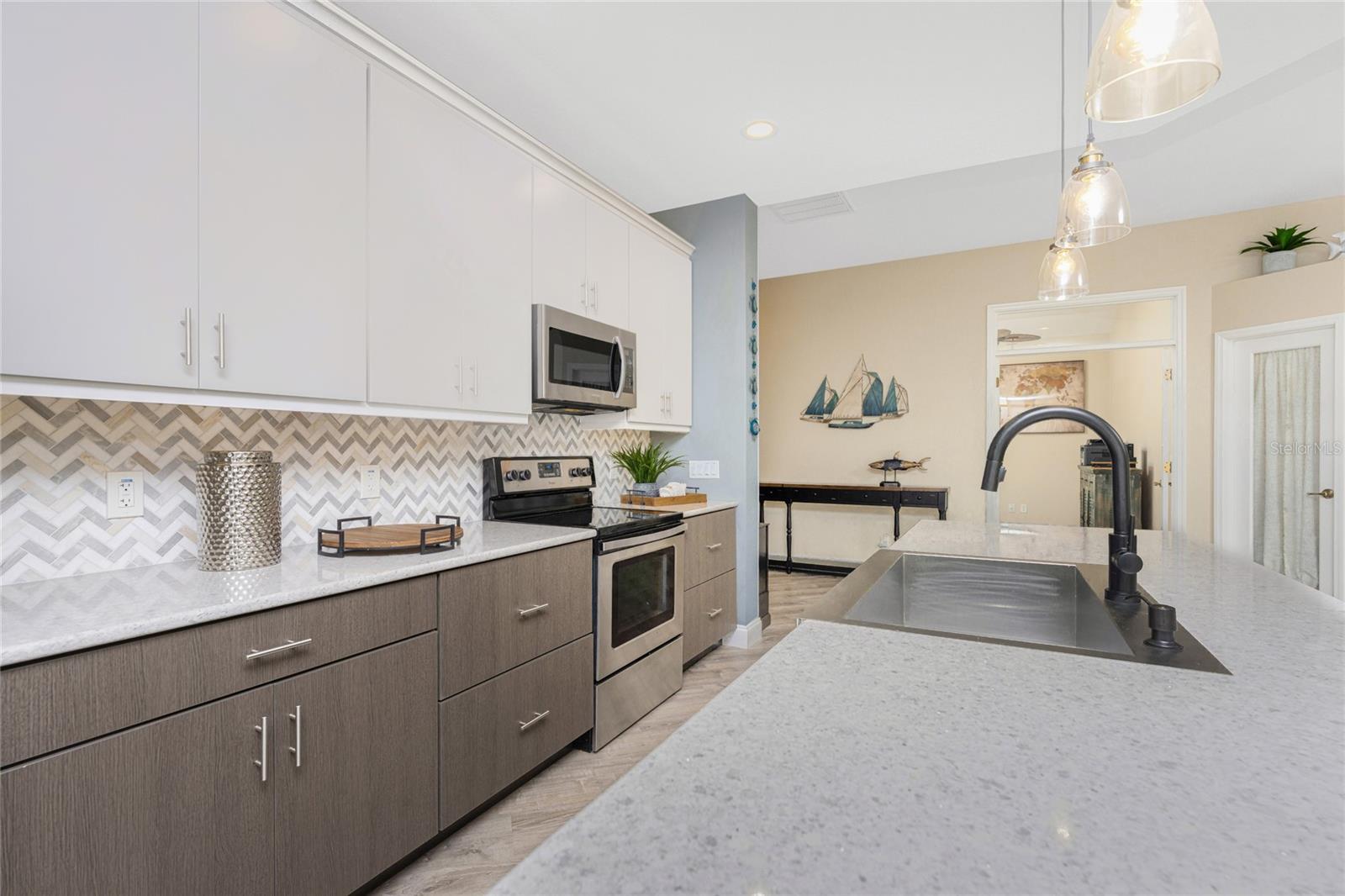 17929 COURTSIDE LANDINGS CIR