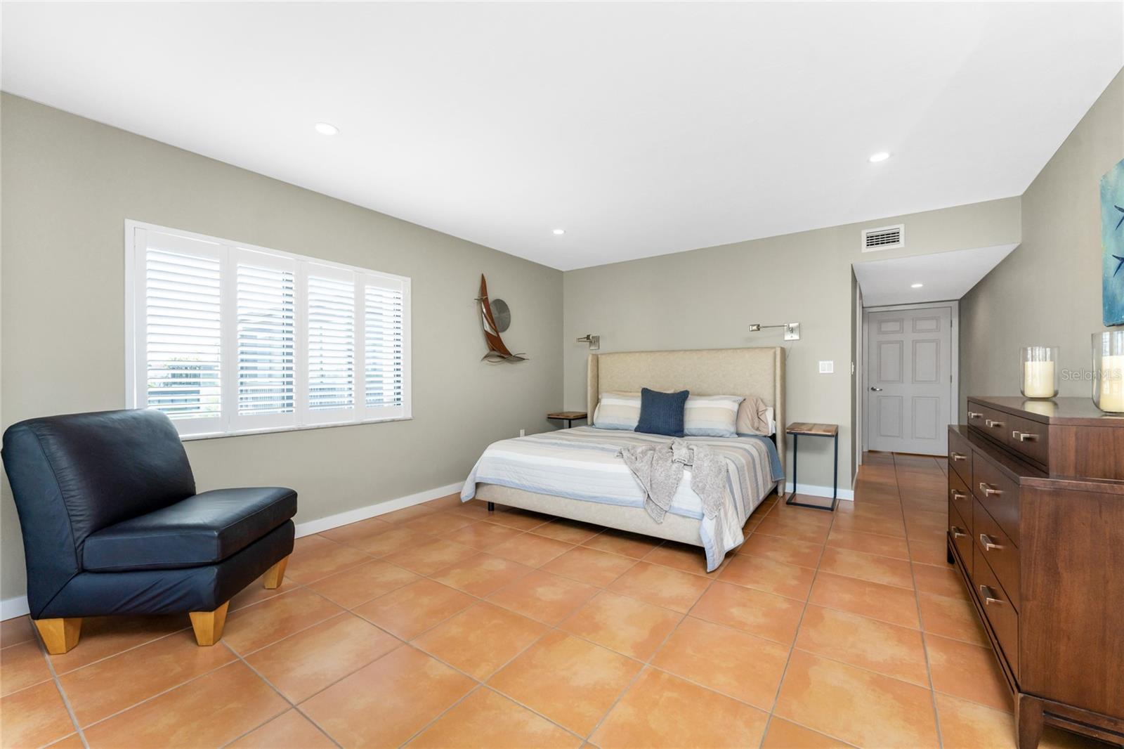 3230 SOUTH SHORE DR #33B