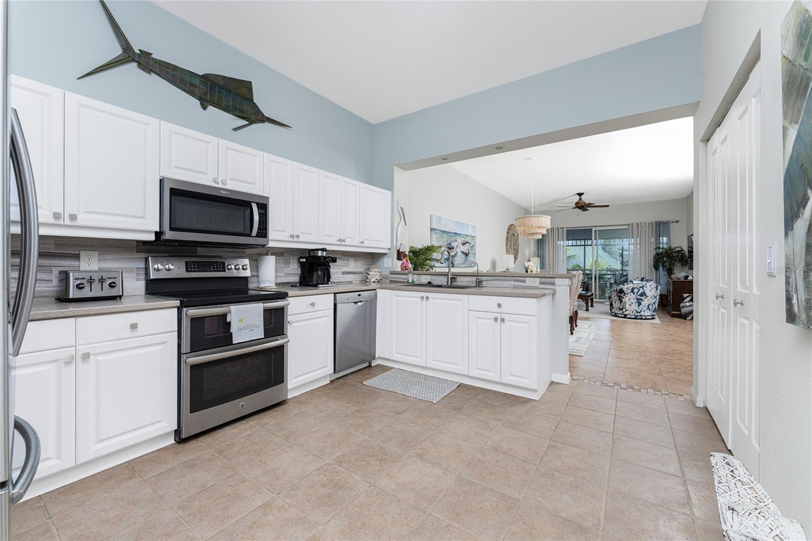 5117 MELBOURNE ST #B304