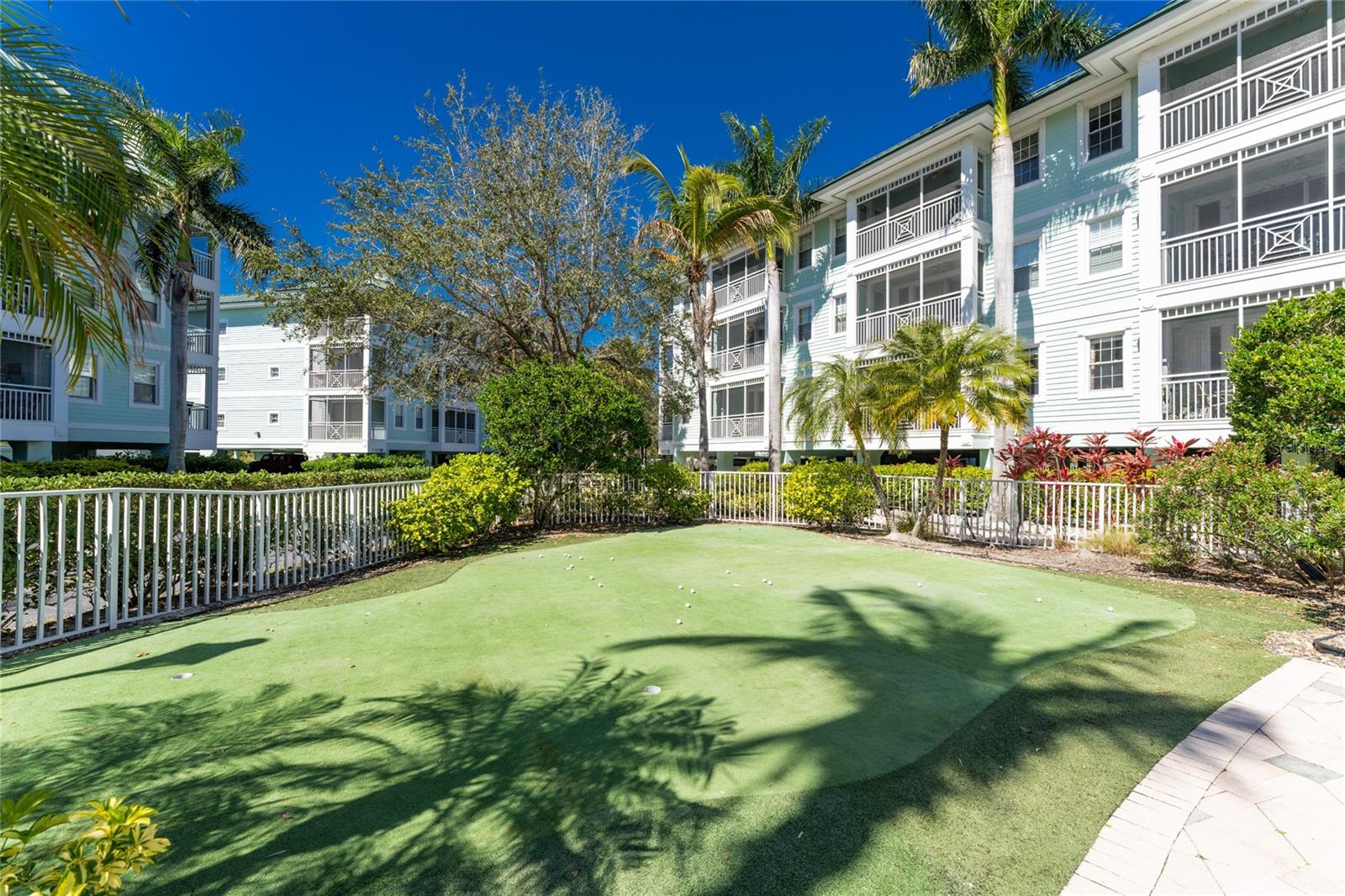 5117 MELBOURNE ST #B304