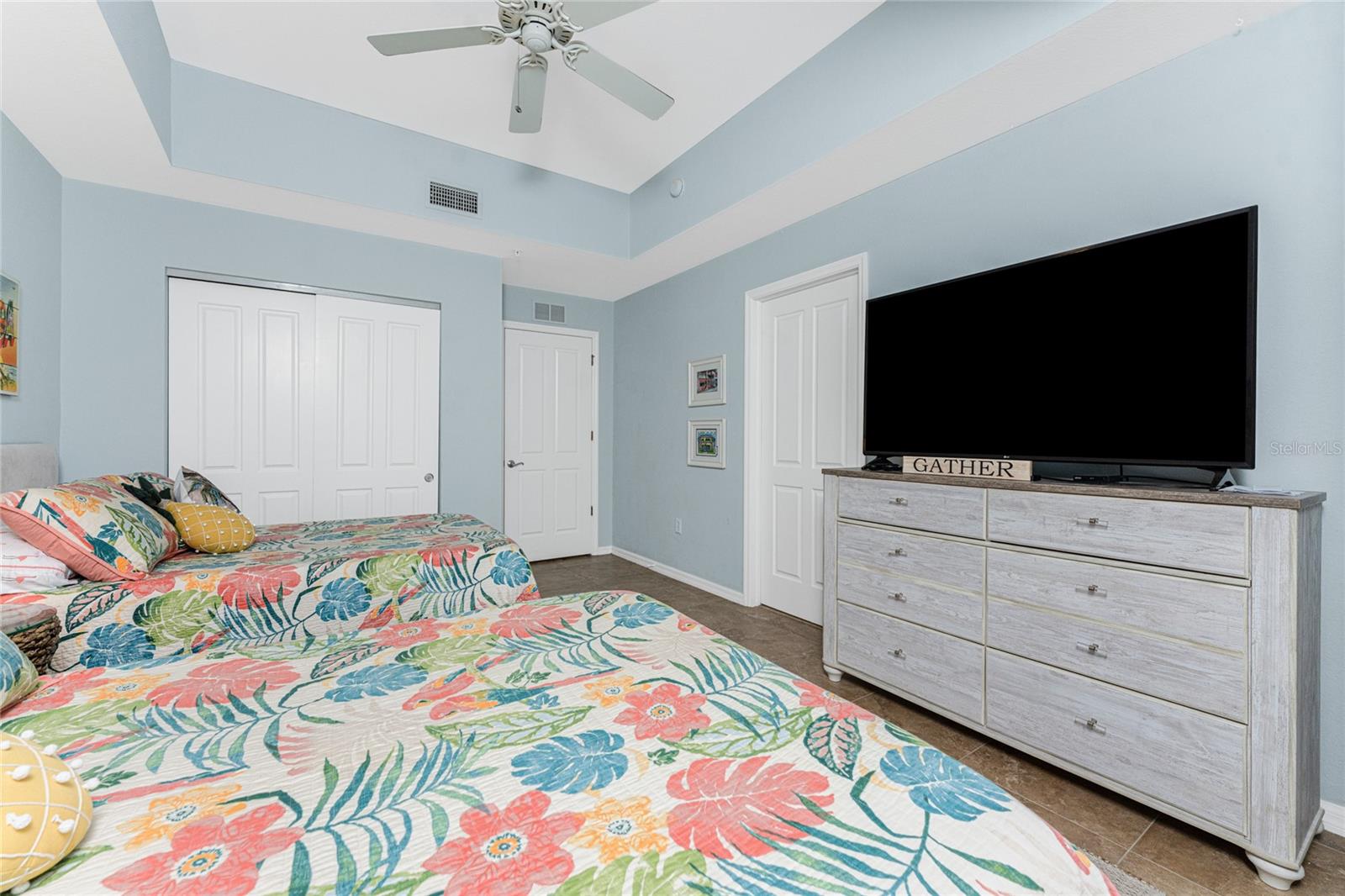 5117 MELBOURNE ST #B304