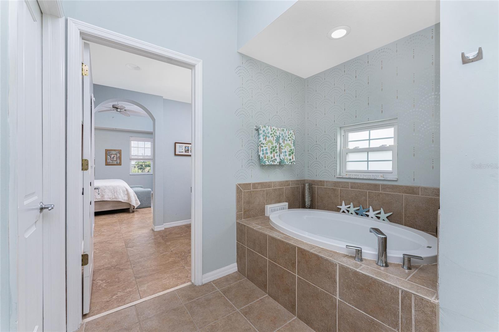 5117 MELBOURNE ST #B304