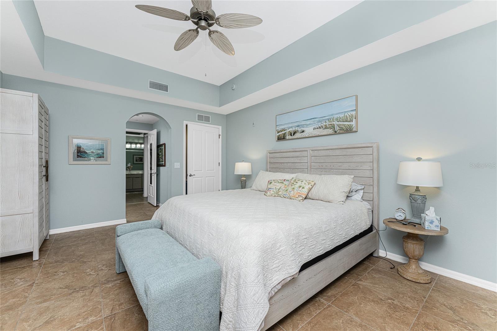 5117 MELBOURNE ST #B304